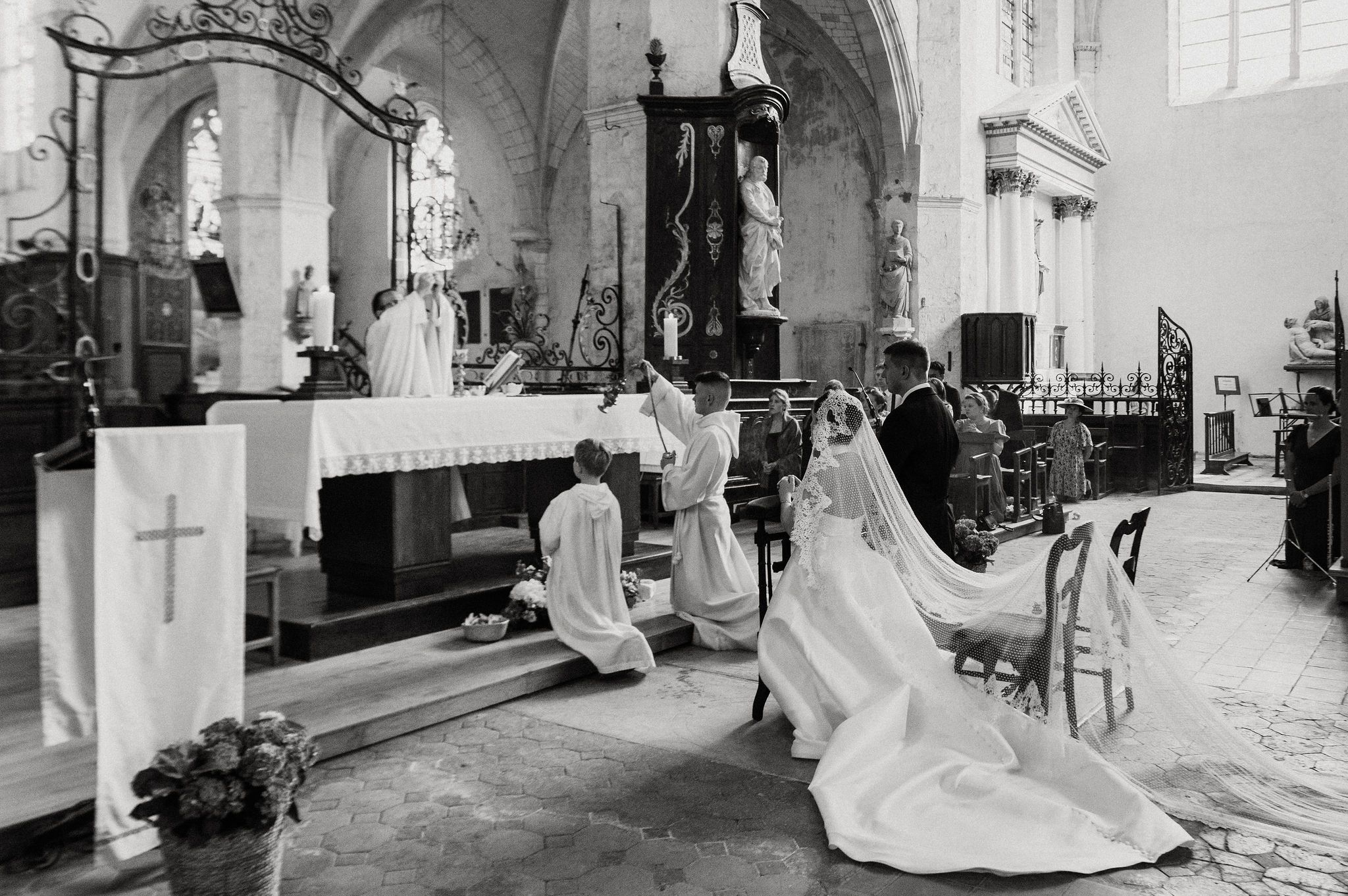 Échange des voeux pendant la messe de mariage - Villeneuve-l'Archevêque