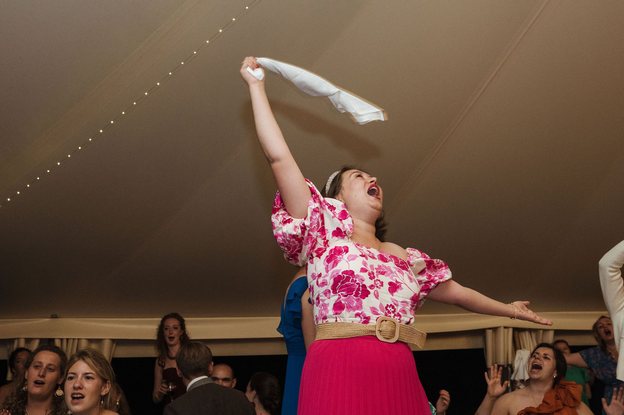 Une invitée qui chante - Mariage Domaine de Vauluisant